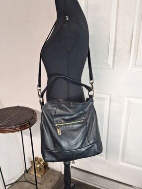 B. Makowsky Black Leather Crossbody Shoulder Bag